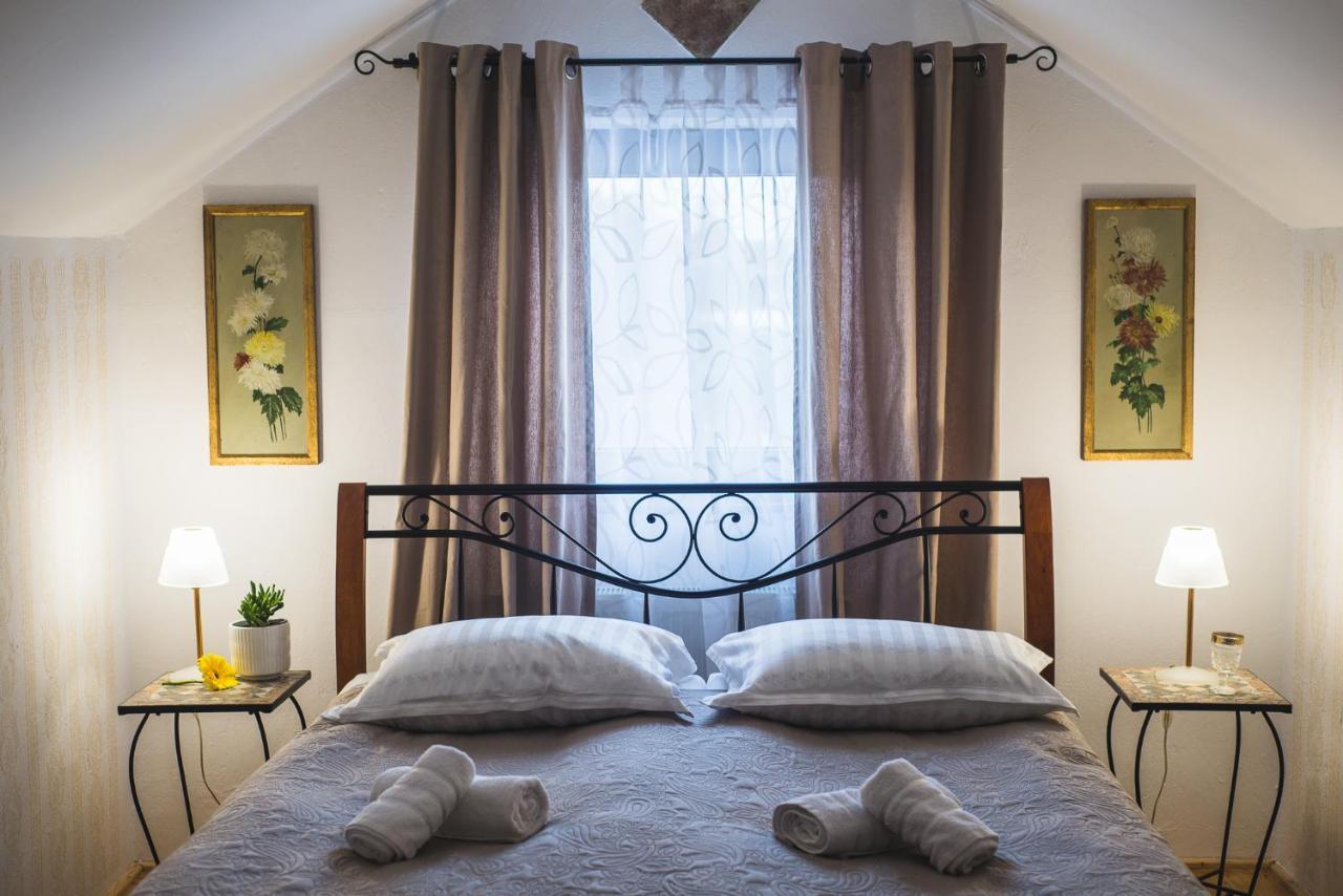 Tri Mudraca Inn Karanac Экстерьер фото