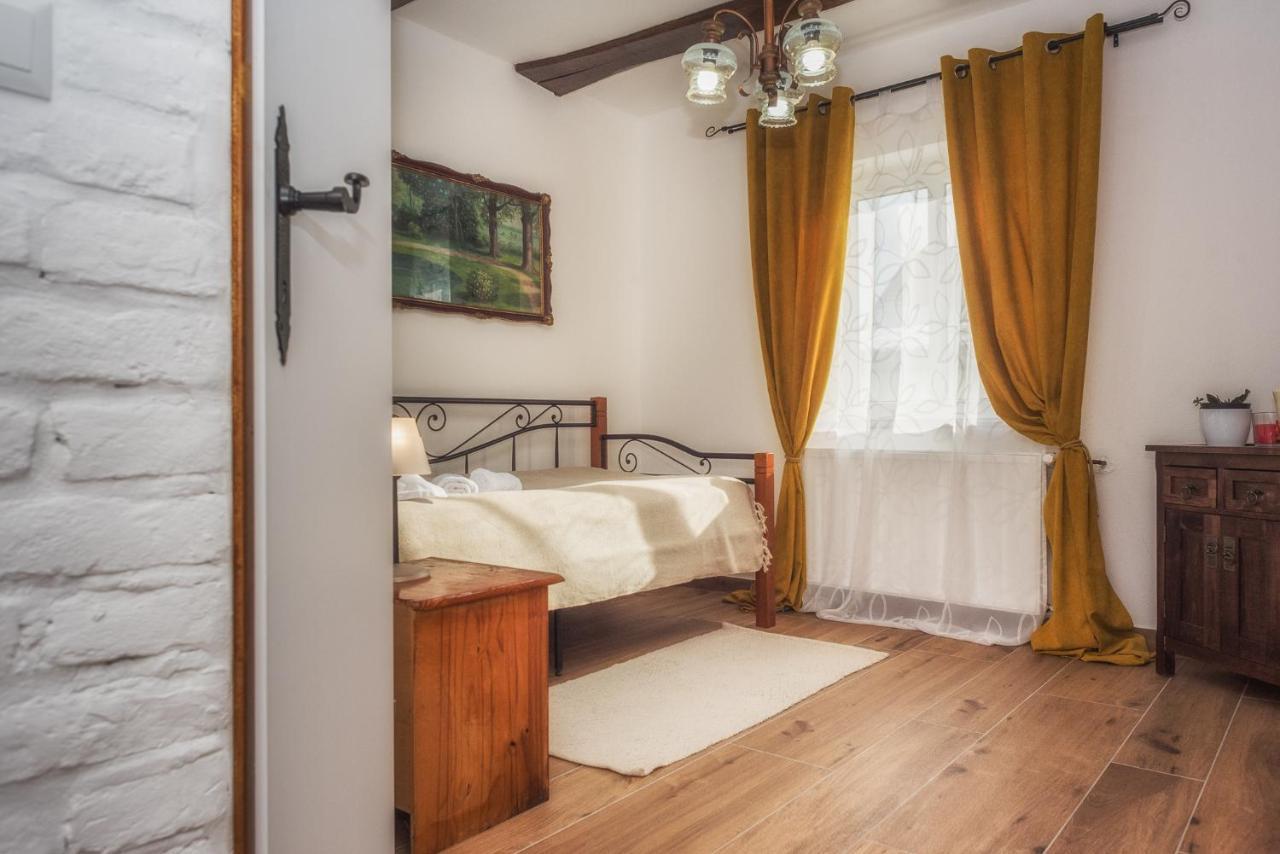 Tri Mudraca Inn Karanac Экстерьер фото