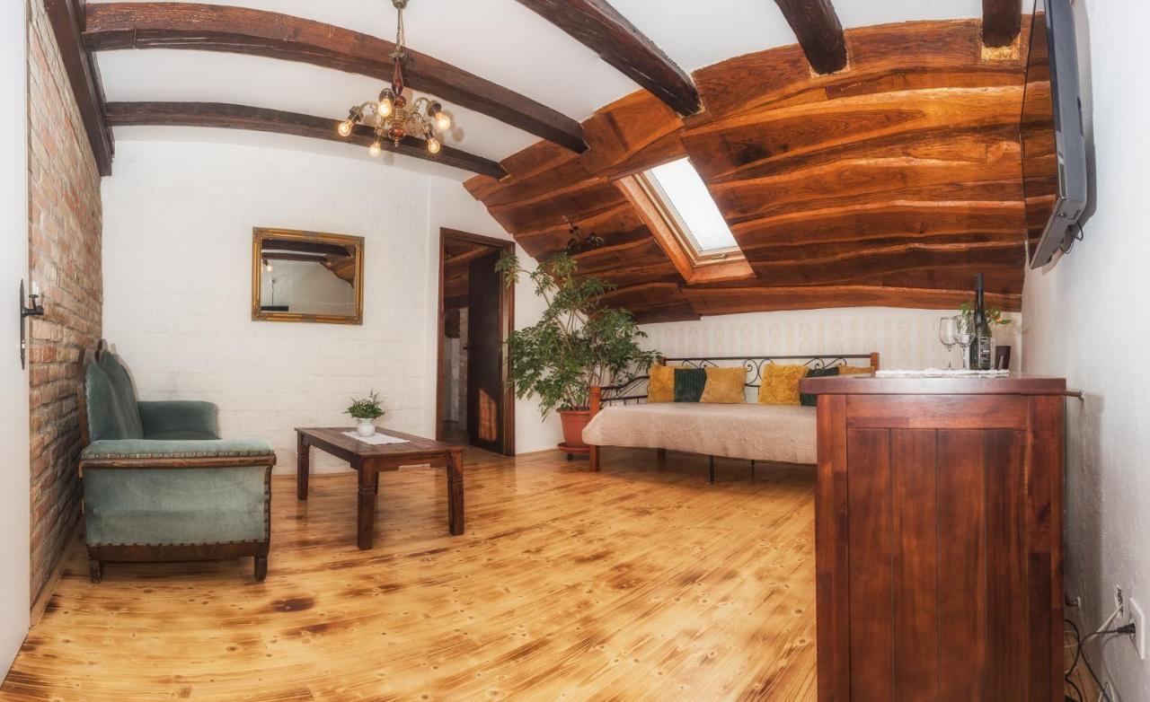 Tri Mudraca Inn Karanac Экстерьер фото