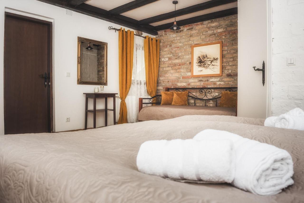 Tri Mudraca Inn Karanac Экстерьер фото