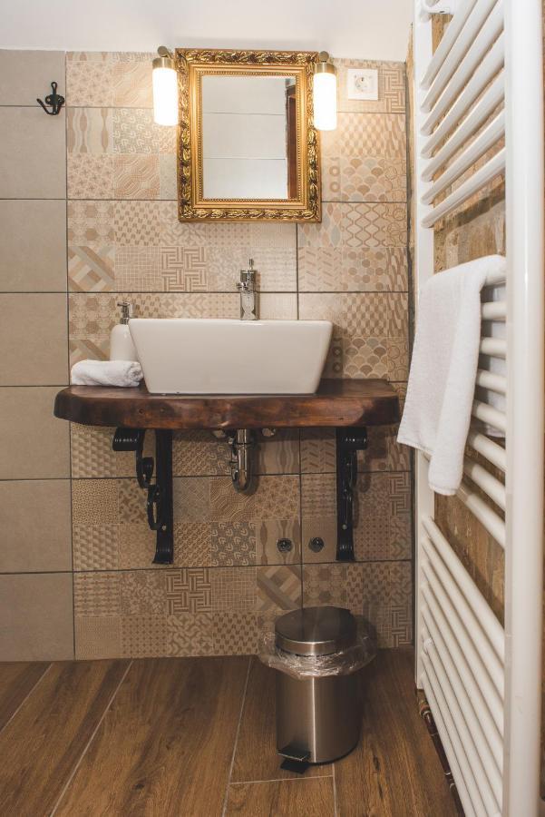 Tri Mudraca Inn Karanac Экстерьер фото