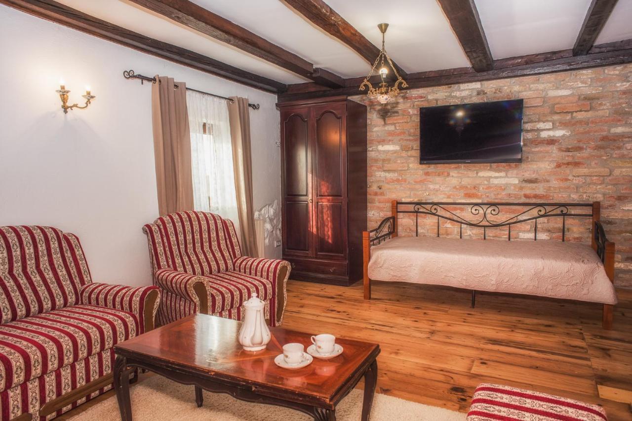 Tri Mudraca Inn Karanac Экстерьер фото