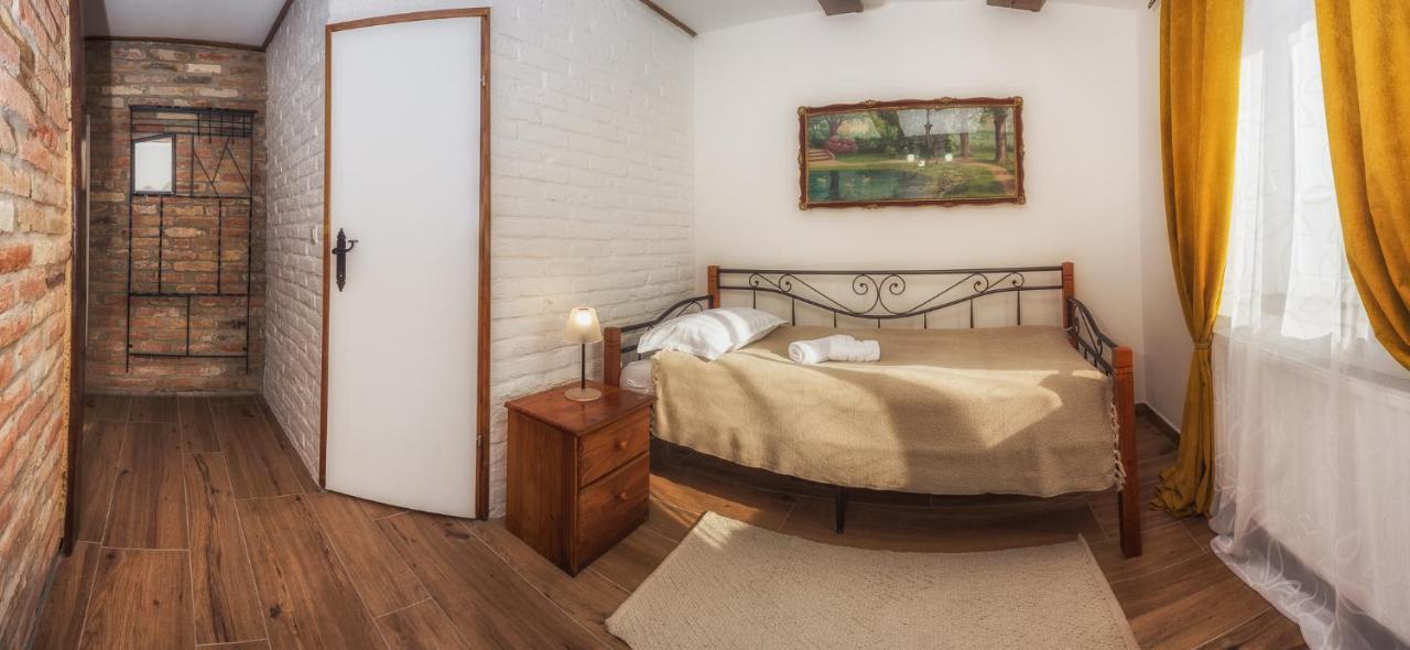 Tri Mudraca Inn Karanac Экстерьер фото