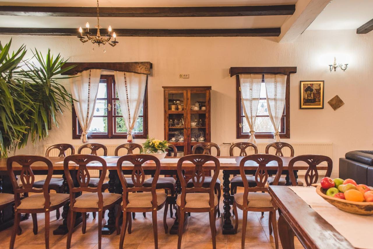 Tri Mudraca Inn Karanac Экстерьер фото