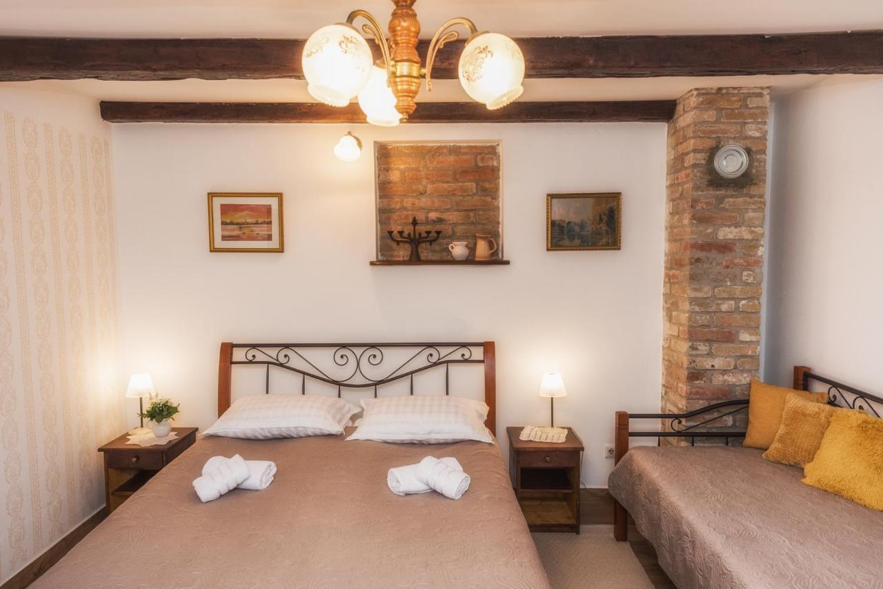 Tri Mudraca Inn Karanac Экстерьер фото